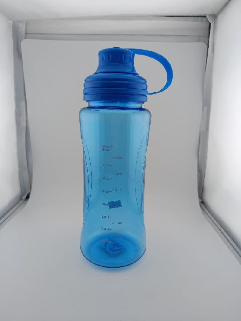 Botella plástica para agua 1 litro con marcador de medidas