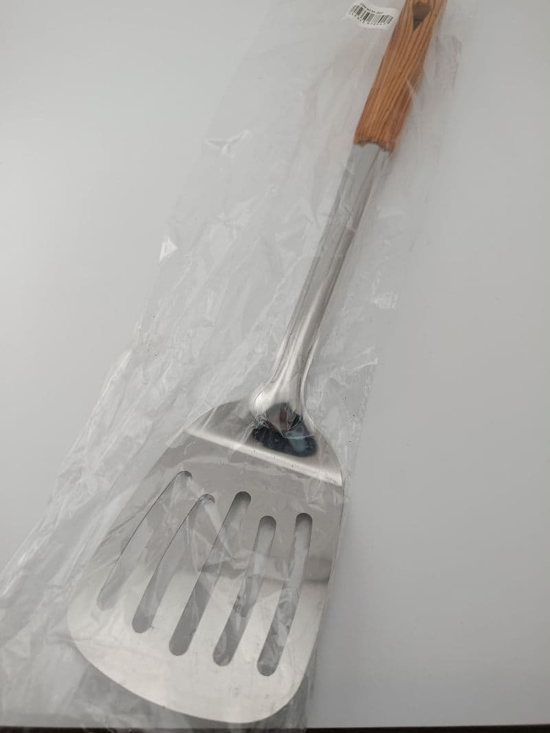 Espátula metálica ranurada de 30 cm