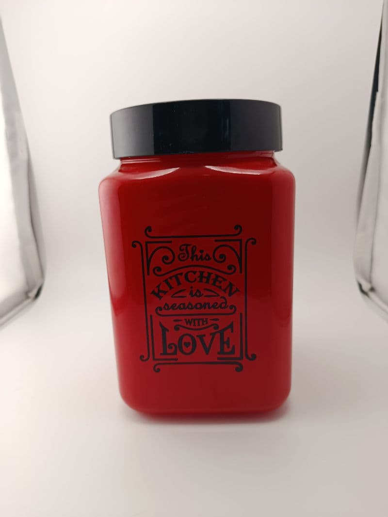 Frasco de Vidrio Cuadrado Rojo con Tapa Negra 1.5 Litros