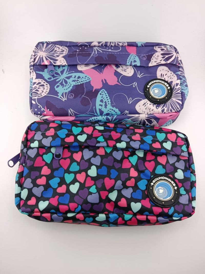 Cartuchera Soundwaves con diseño decorativo — surtido de estampados