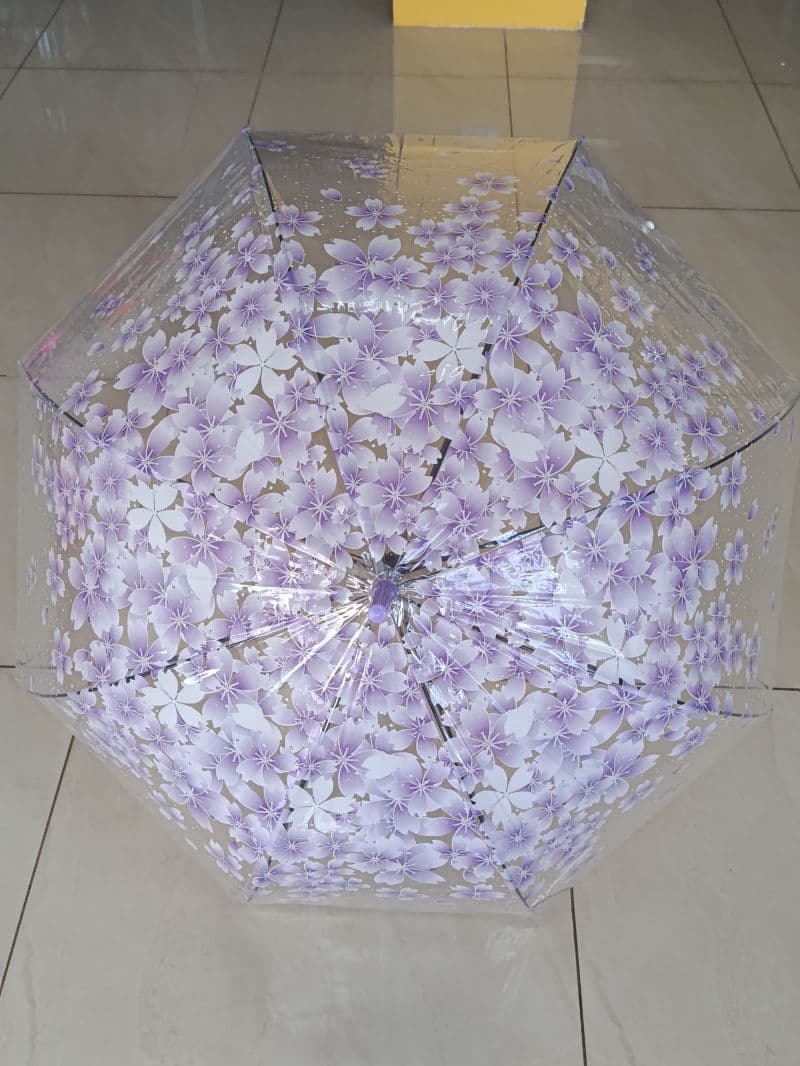 Sombrilla larga transparente con estampado de flores lilas