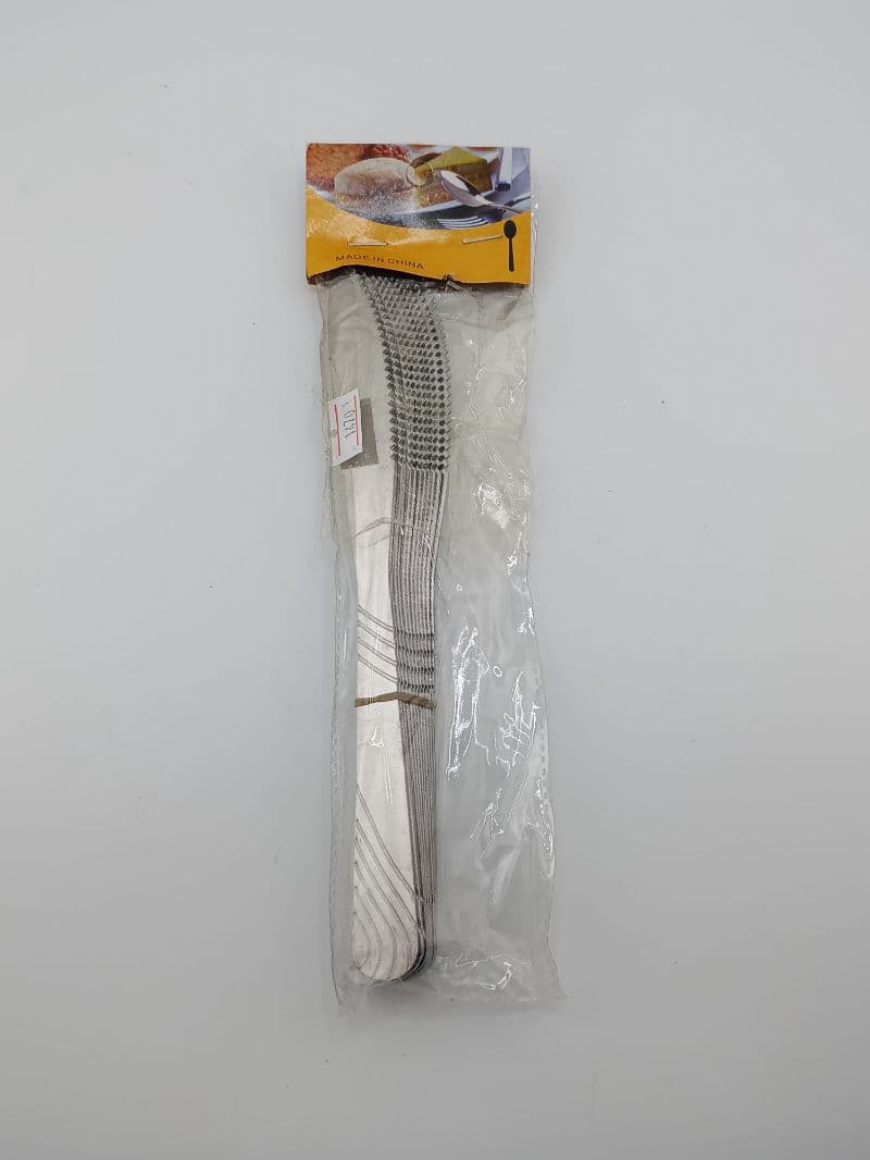 Set 12 cuchillos de mesa metálicos con puño texturado 20 cm
