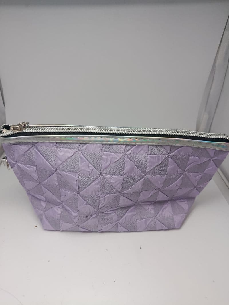 Cosmetiquera de Nylon Acolchada Lila 24 cm