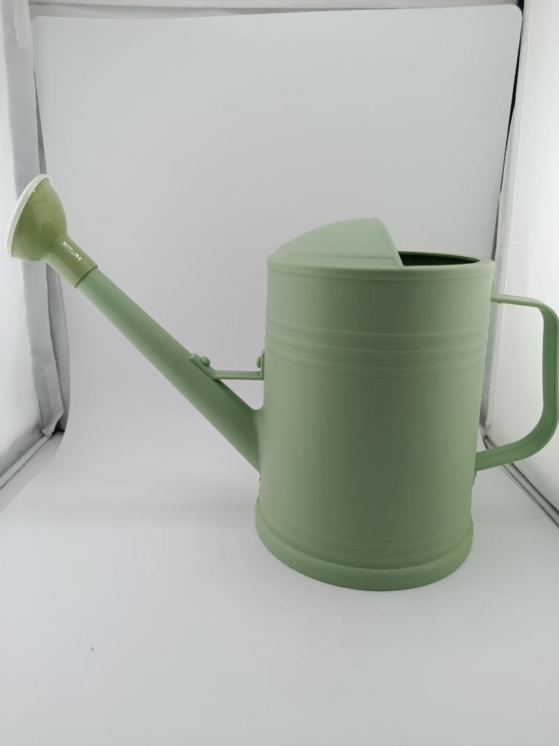 Regadera plástica de 2 litros color verde