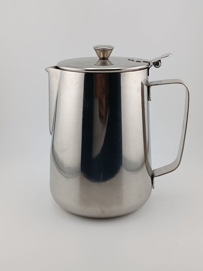 Cafetera de metal con tapa y pico vertedor, 1.5 litros