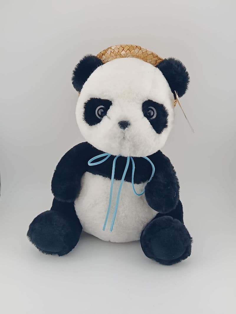 Peluche de panda con sombrero de paja