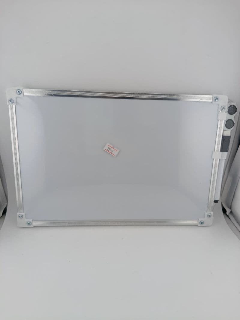Pizarra blanca magnética 40x60 cm con marco de aluminio