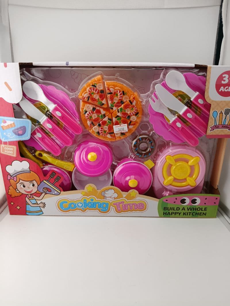 Set de cocina infantil con pizza y utensilios de juguete