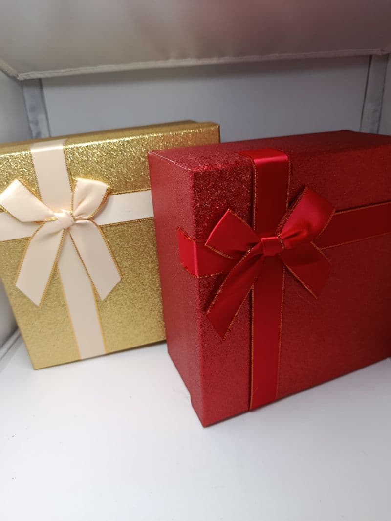 Caja de Regalo de Cartón con Lazo 15 x 15 x 6 cm