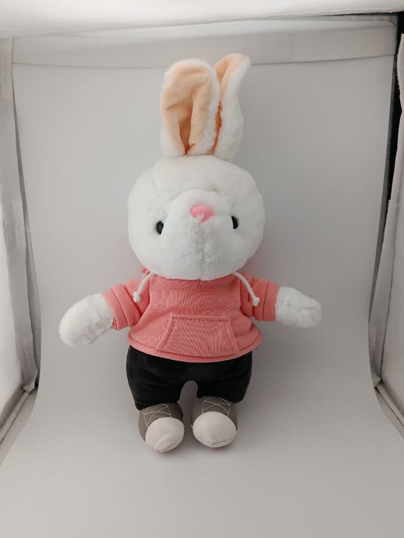 Peluche de conejo con sudadera