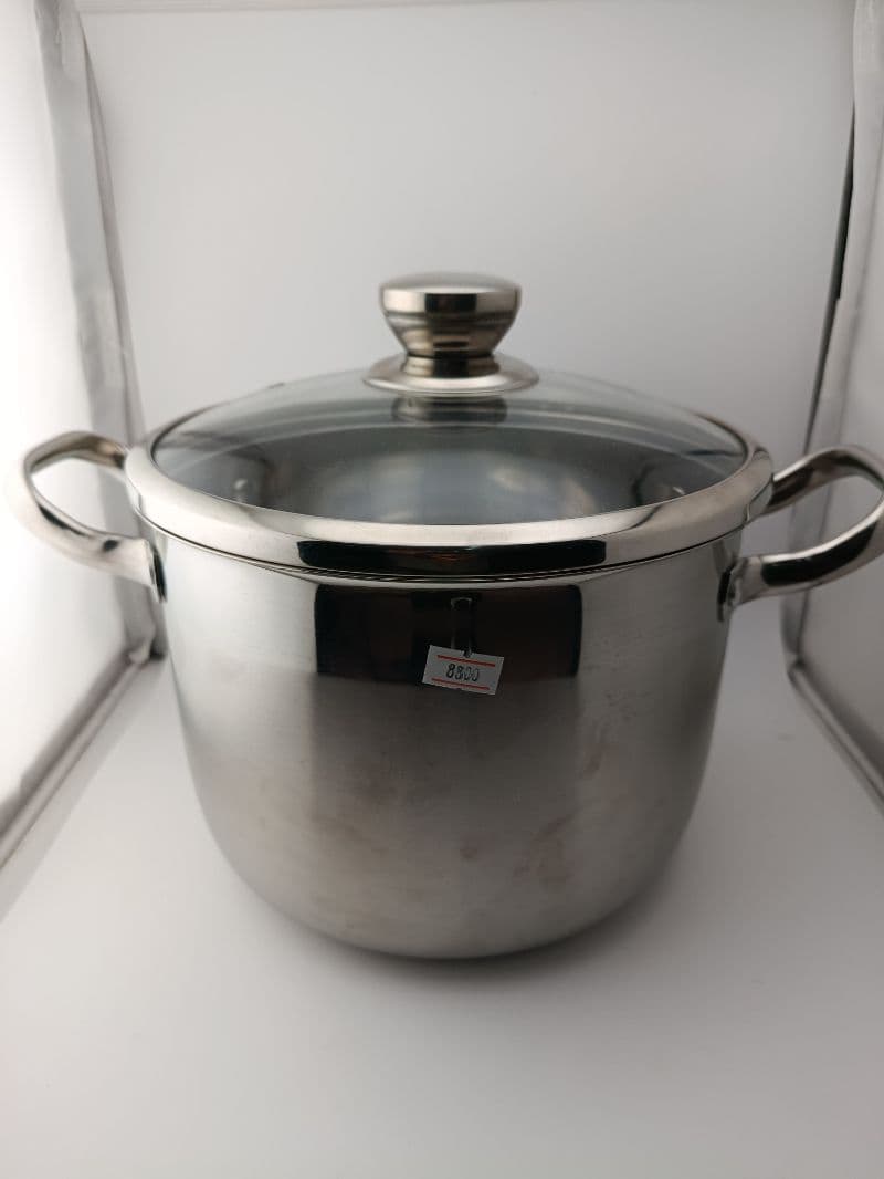 Olla de acero con tapa de 22 cm
