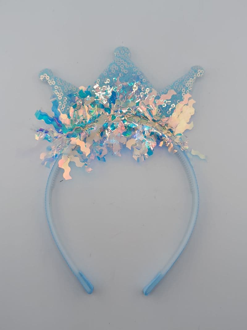 Diadema corona con lentejuelas y abalorios iridiscentes