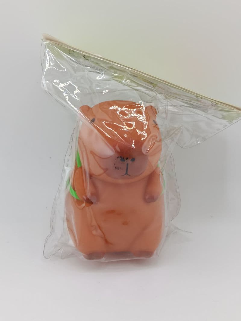 Juguete capibara de hule