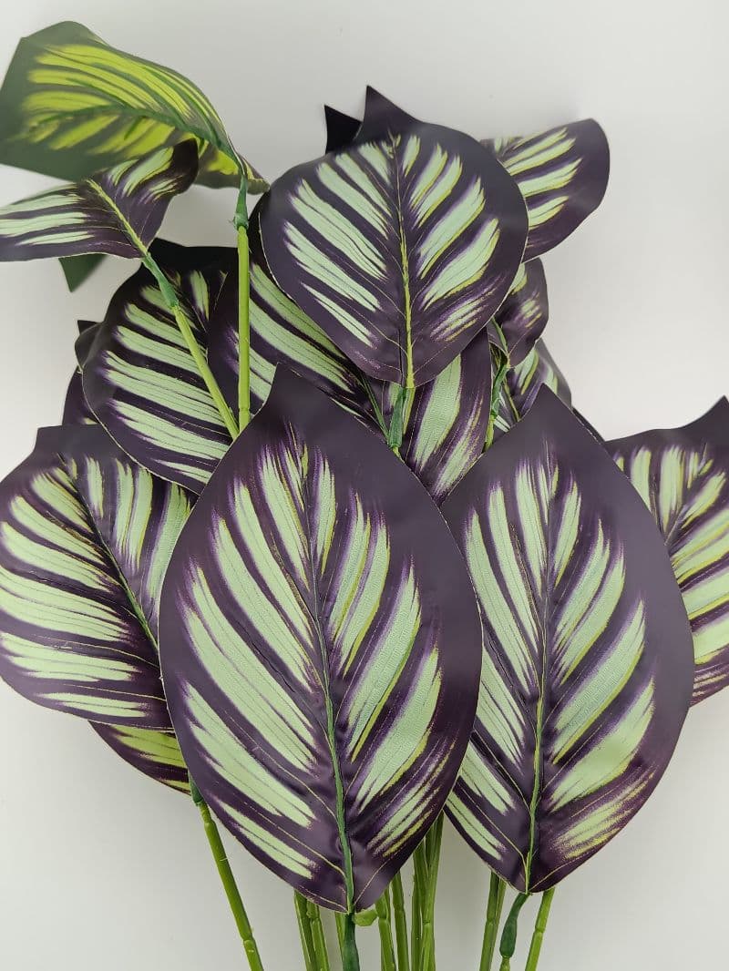 Ramo de hojas artificiales decorativas tipo calathea