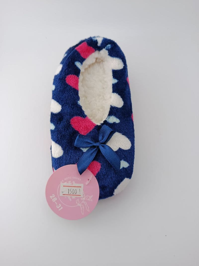 Pantufla de peluche con corazones talla 24-27