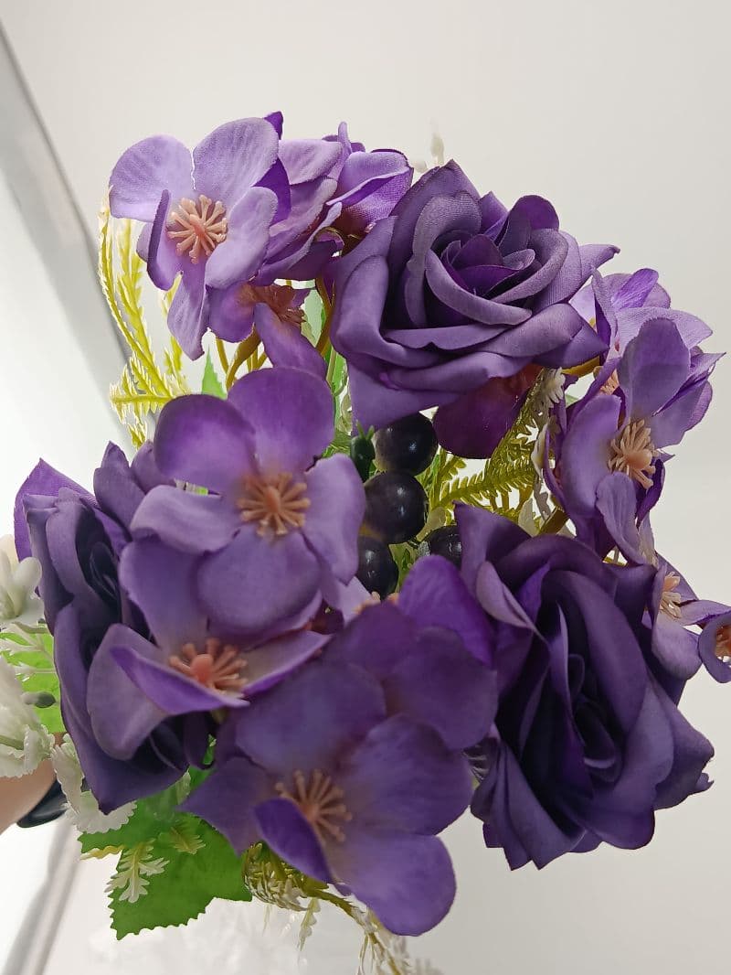 Ramo de Flores Artificiales en Tonos Morados