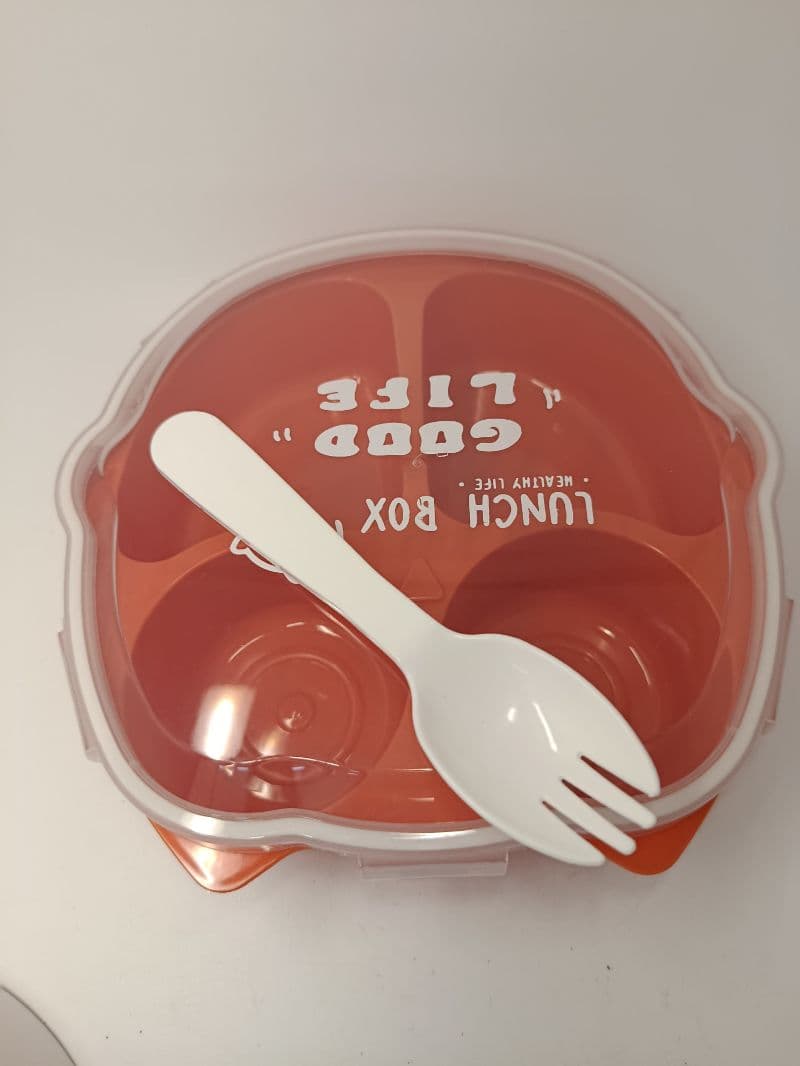 Recipiente plástico para merienda con 4 divisiones y cuchara