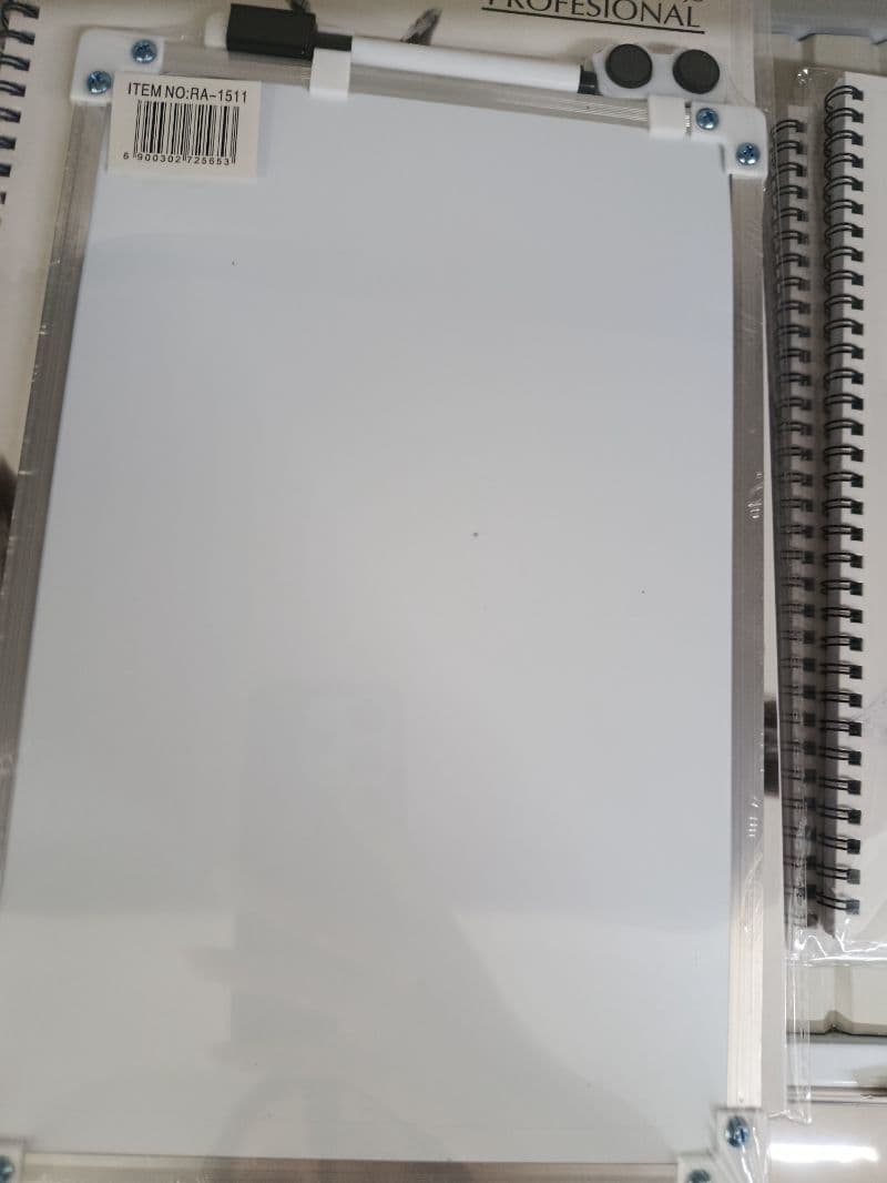 Pizarra acrílica blanca de 20x30 cm con marcador e imanes