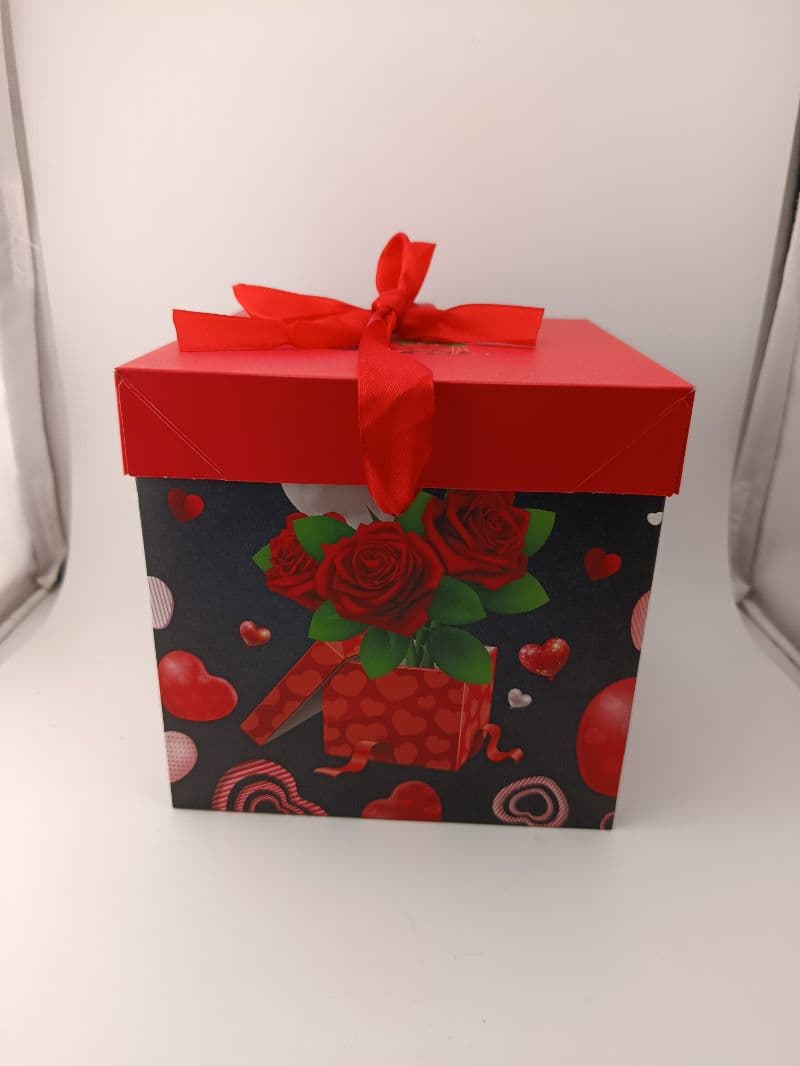 Caja de Regalo con Diseño de Rosas y Lazo 15x15x15 cm