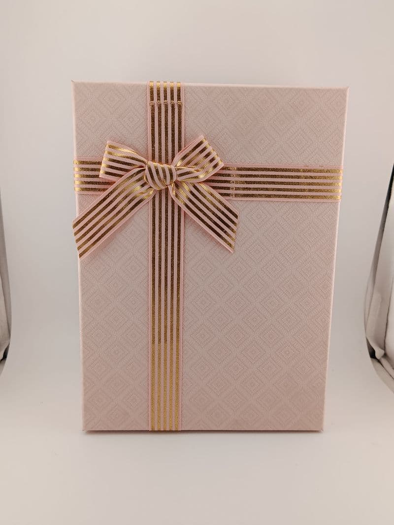 Caja grande de regalo con lazo dorado incluido, color rosado