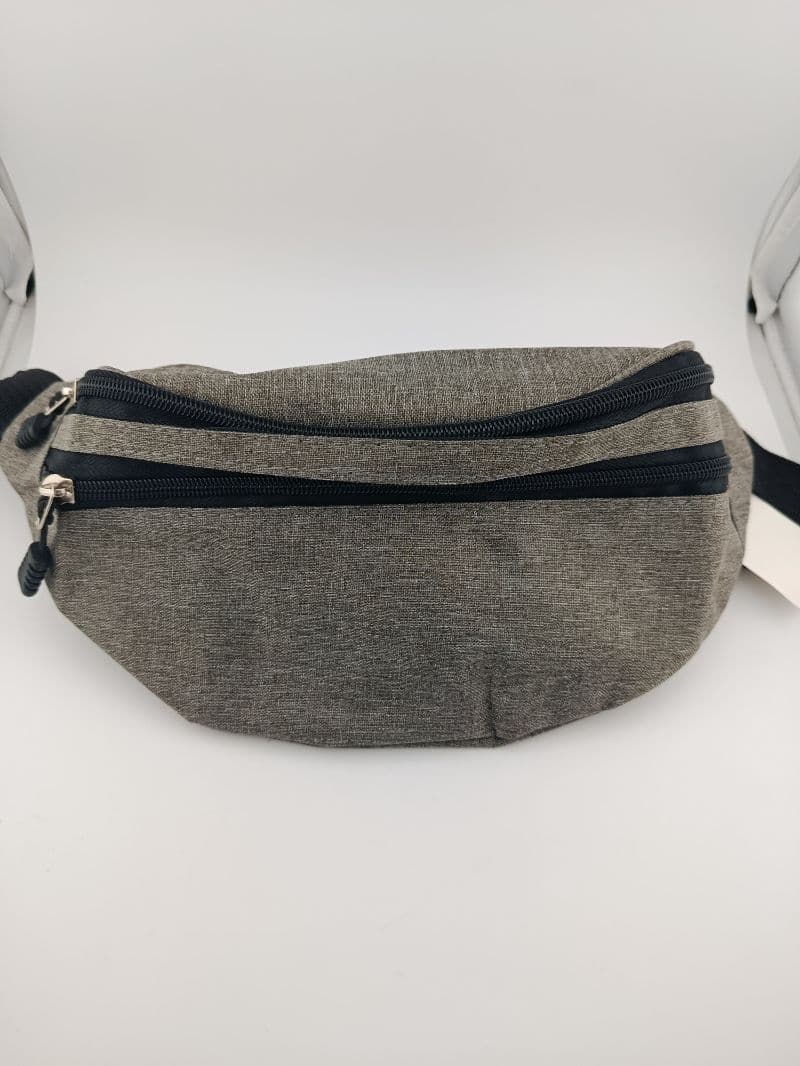 Cangurera de tela jaspeada gris con doble compartimento
