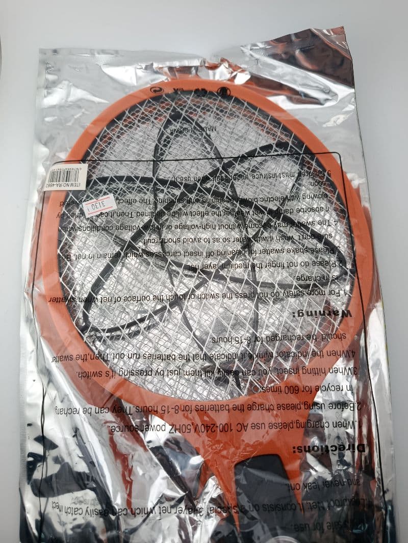 Raqueta eléctrica matazancudos