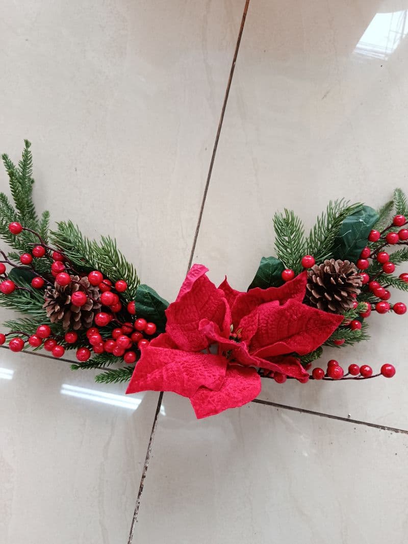 Arreglo navideño rojo de 65 cm