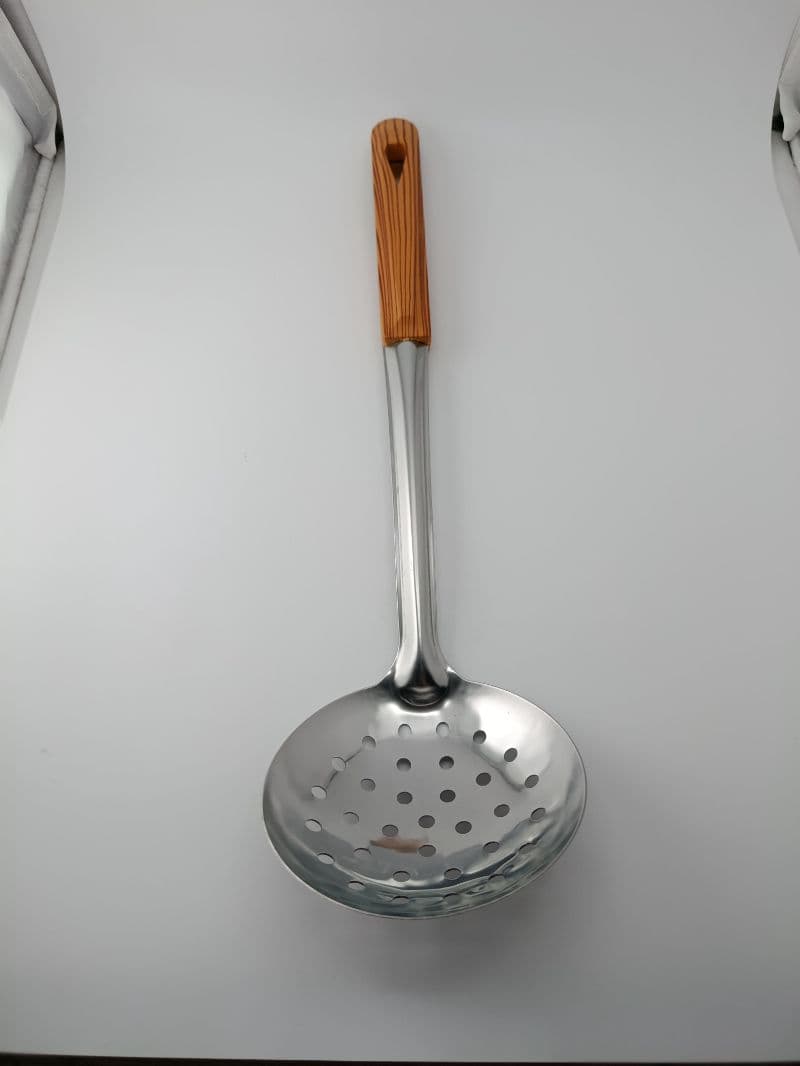 Cuchara ranurada de metal de 37 cm