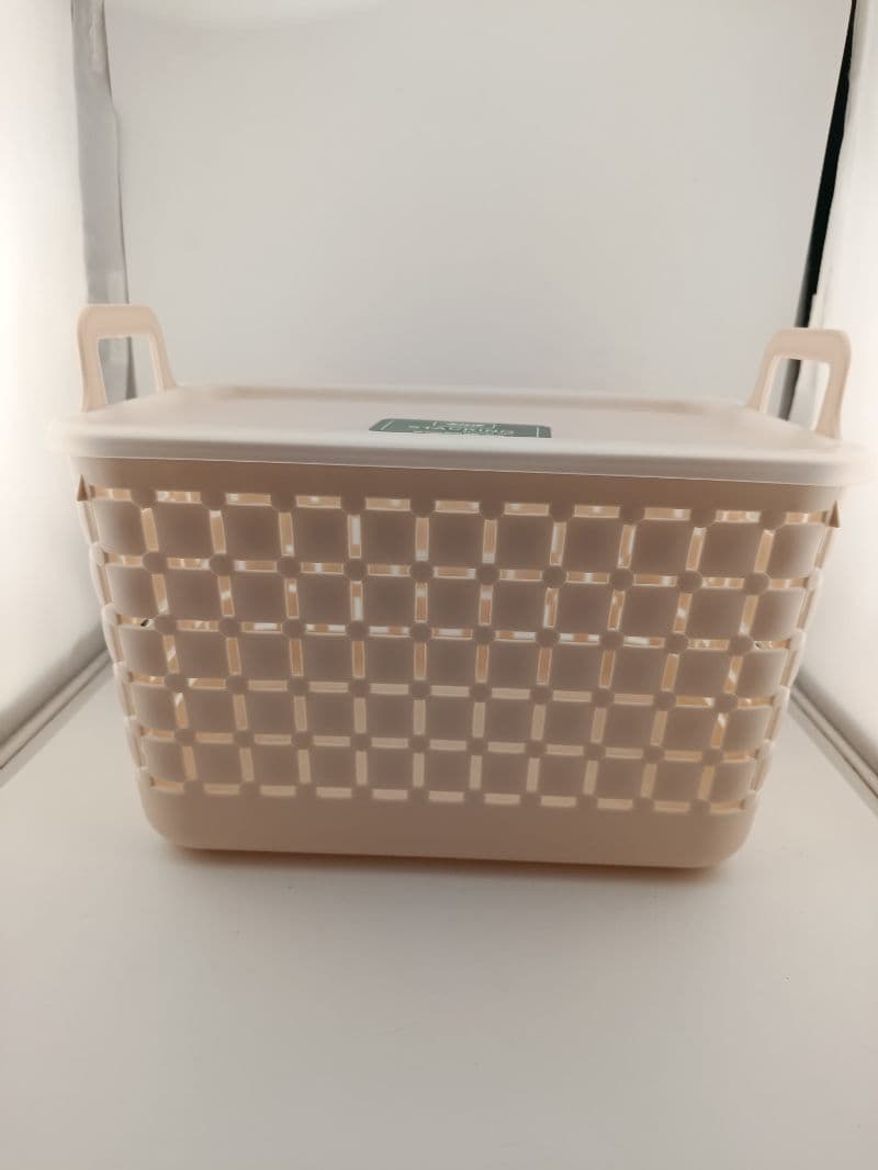 Canasta plástica rectangular con tapa y asas
