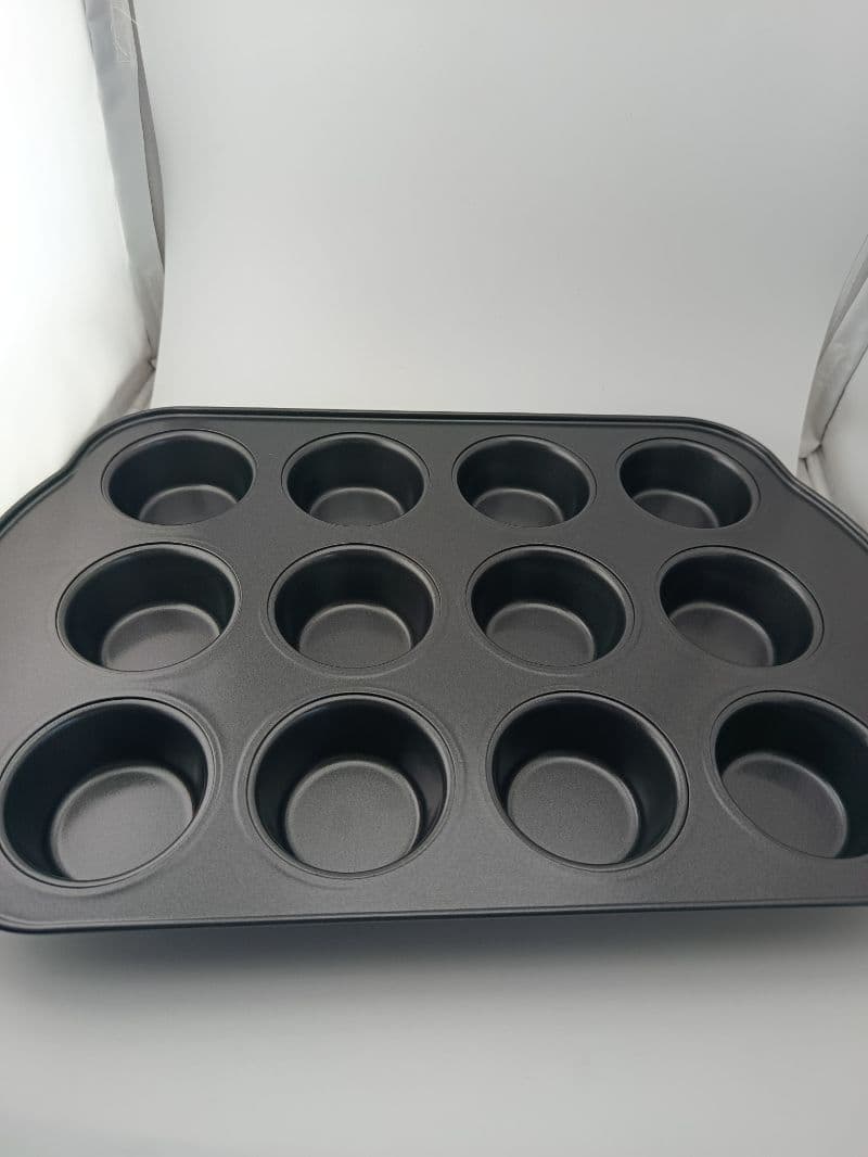 Molde de metal para 12 cupcakes
